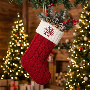 Chaussette de Noël en tricot blanc avec motifs flocons de neige pour décoration sapin