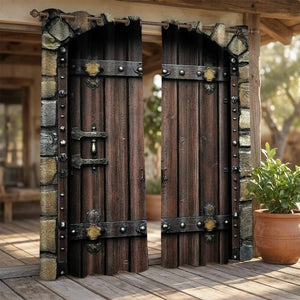 Rideau à motif de porte en bois ancien suspendu sur une porte de terrasse extérieure