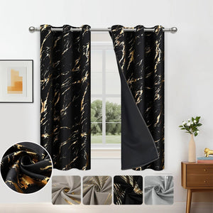 Paire de rideaux occultants motif marbre noir et or suspendus devant une fenêtre