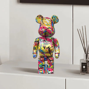Sculpture ours graffiti design P motifs street art colorés