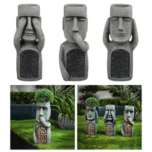 Présentation des trois statues Moai en résine dans jardin et fond blanc