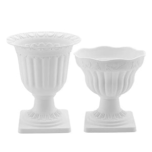 Vases romains style antique blanc, urne et coupe côte à côte