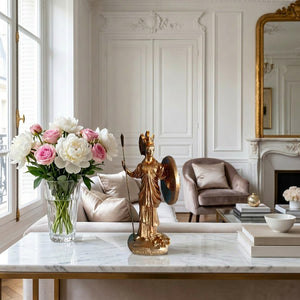Statue Athéna décorant une console en marbre salon parisien