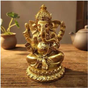 Statue Ganesha doré modèle lotus posée sur étagère en bois