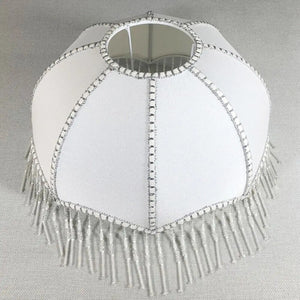 Abat-jour rétro modèle Blanc, tissu blanc perles de cristal, dôme festonné