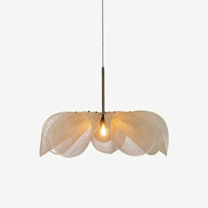 Suspension florale en tissu sur fond blanc montrant la structure complète fil réglable