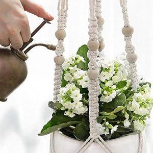 Suspension macramé blanche tressée à la main avec perles en bois naturel