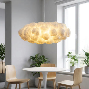 Suspension nuage coton dans une salle à manger scandinave lumineuse