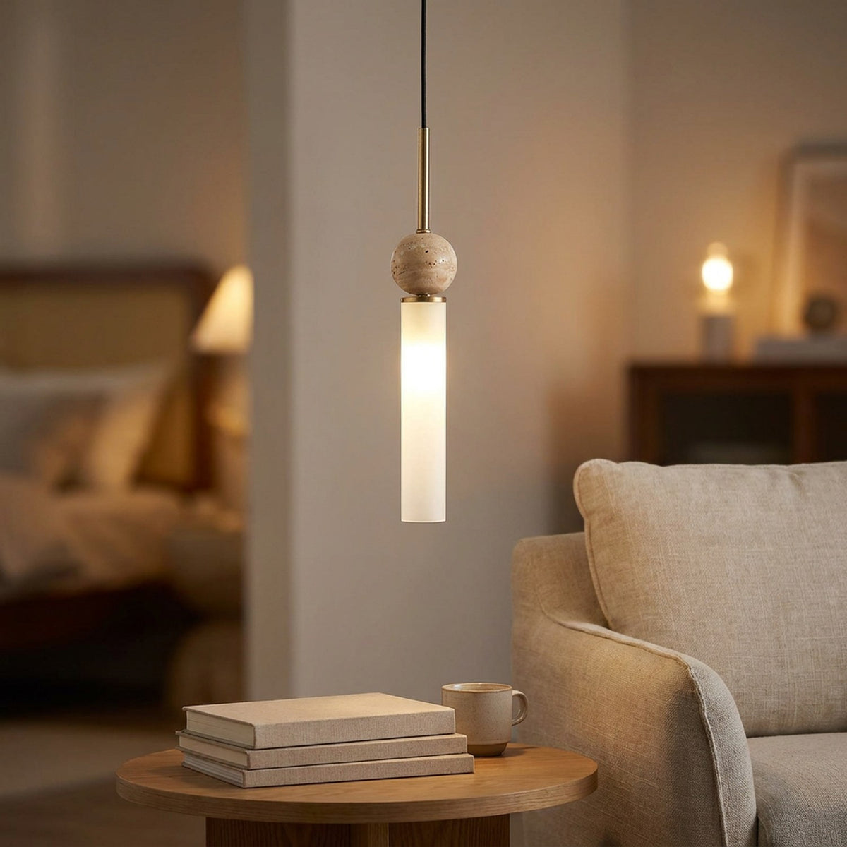 Suspension en pierre naturelle allumée dans un coin salon chaleureux