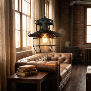 Suspension industrielle vintage noire salon canape Chesterfield