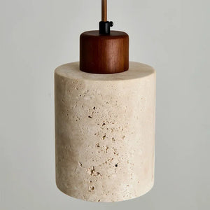 Suspension travertin Cylindre noyer sur fond gris, abat-jour pierre naturelle