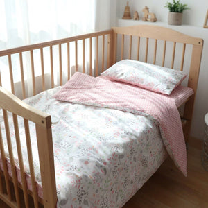 Parure de lit bébé motif Cygne dans un berceau