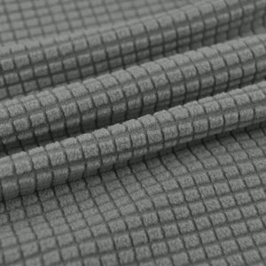 Gros plan sur le tissu tricoté doux et texturé de la housse de chaise