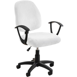Housse de chaise de bureau en velours blanc installee sur un fauteuil de bureau