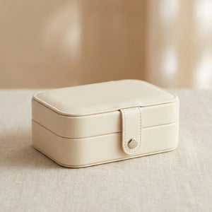 Boîte à bijoux de voyage en simili cuir coloris blanc crème