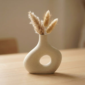 Petit vase en céramique donut blanc cassé taille S avec fleurs séchées