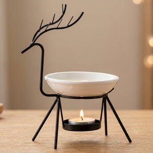 Brûleur d'huile essentielle modèle Cerf en finition noire avec bougie allumée