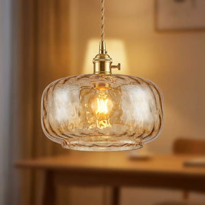 Suspension rétro en verre ambré forme coupe large allumée
