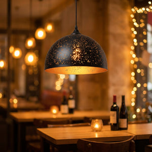 Suspension vintage Dôme 30cm en fer noir, effet étoilé dans bistrot