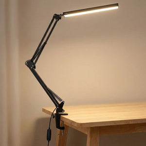 Lampe de bureau architecte noire version longue avec bras articulé allumée