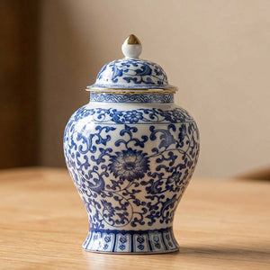 Vase chinois en céramique blanche avec grand motif de lotus bleu peint à la main