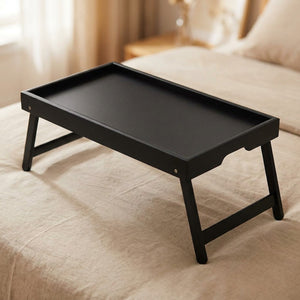 Plateau de lit pliable en bambou noir sur un lit