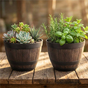 Lot de 2 pots de fleur tonneau résine imitation bois avec plantes côte à côte
