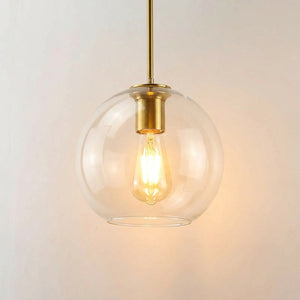 Suspension boule de verre transparent avec armature dorée allumée