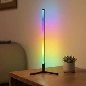 Lampadaire d'angle compact 40cm dégradé arc en ciel sur un bureau