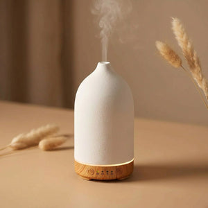 Diffuseur d'huiles essentielles en céramique blanche avec base en bois