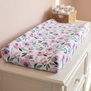 Housse de matelas à langer motif fleurs violettes aquarelle