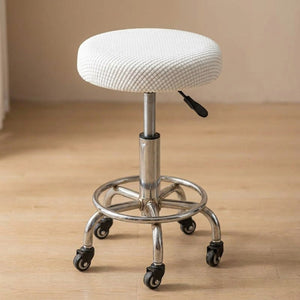 Housse de chaise ronde coloris blanc sur tabouret de bar