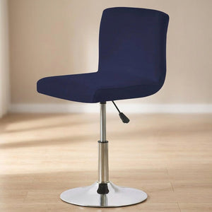 Housse de chaise bleu marine tendue sur une chaise pivotante