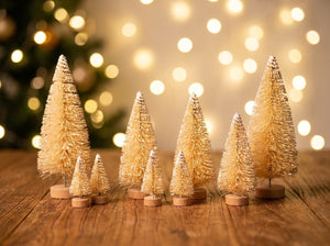 Mini sapins de Noël en sisal doré crème lot de 8 pièces sur base en bois