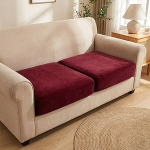 Housse de canapé grenat en velours fitted sur des coussins d'assise