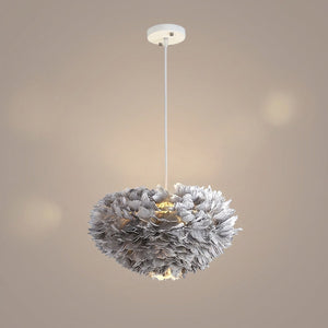 Suspension boule en fausses plumes grises