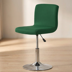 Housse de chaise vert foncé tendue sur une chaise pivotante