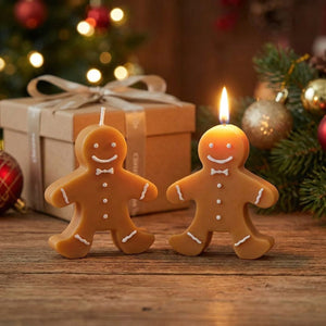 Bougie de Noël 2 pièces pain d'épice côte à côte sur table festive