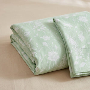 Parure de lit trois pieces motif silhouette menthe pliee