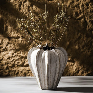 Vase céramique haut forme tulipe branches naturelles dorées décoration