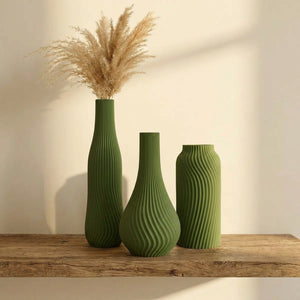 Lot de 3 vases côtelés vert foncé mat sur étagère bois avec pampa séché
