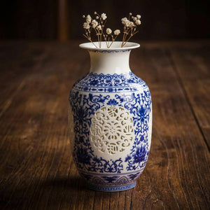 Modèle Urne - Vase ajouré bleu et blanc en porcelaine de Jingdezhen