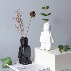 Vase robot détail du visage et de la forme