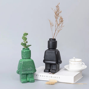 Vase robot en situation sur meuble de salon