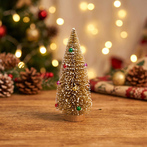 Sapin de Noël miniature doré pailleté avec petites boules sur socle en bois