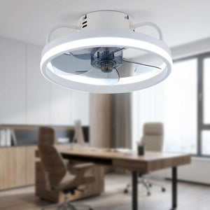 Ventilateur de plafond LED blanc à lumière blanche froide dans un bureau moderne