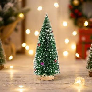Sapin de Noël miniature vert givré avec petites boules sur socle en bois