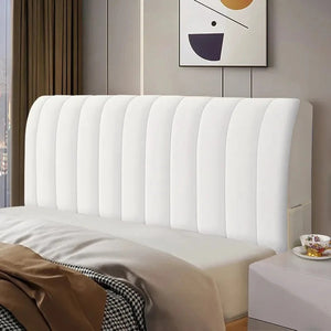 Housse de tête de lit blanche au tissu capitonné vue de face sur un lit