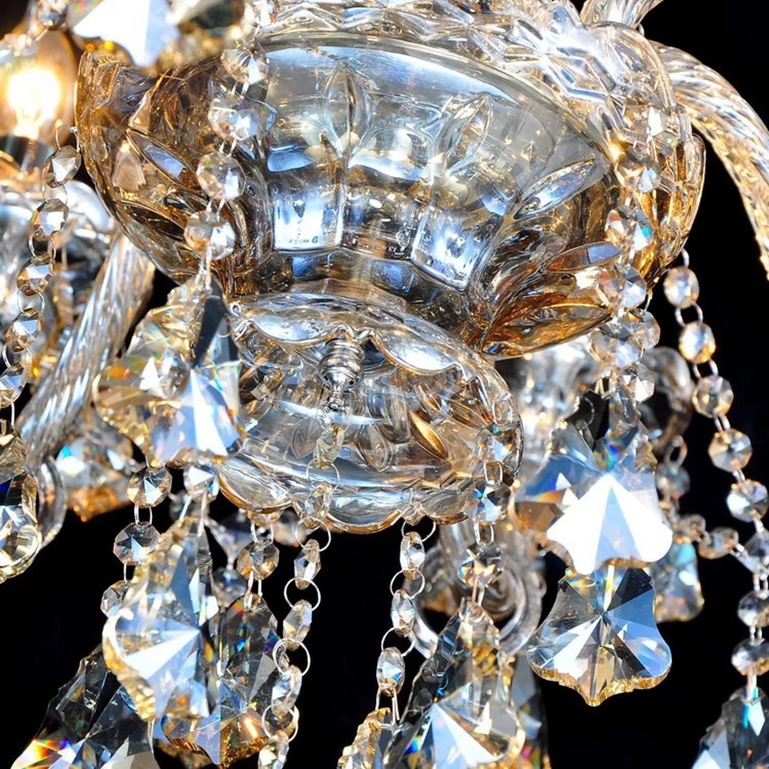 Détail des pampilles en cristal K9 facetté du lustre