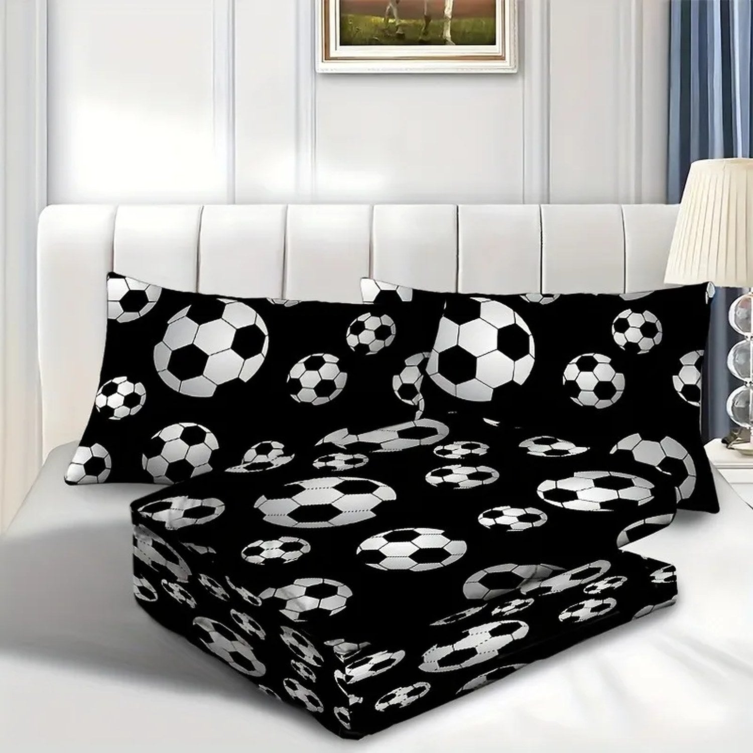 Taies d'oreiller et housse de couette pliées avec motif ballons de football